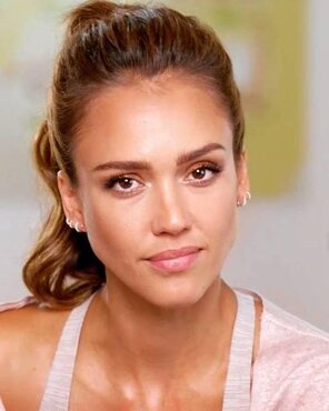 Jessica Alba Say's Look Me In The Eye and I'm Yours ????