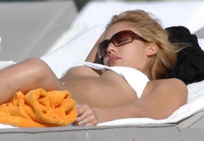 Jessica Alba Sunbathing ???? (1450x1006)