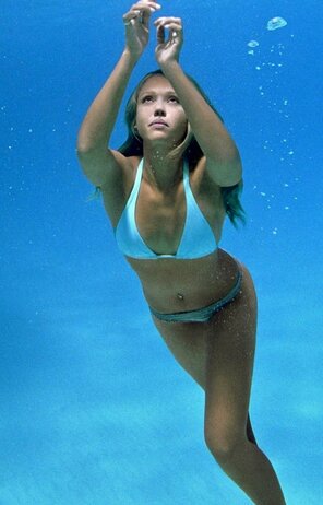 Jessica Alba Underwater Bikini