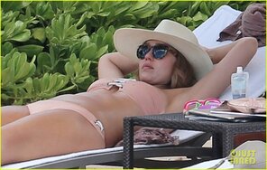 amateur pic jessica-alba-lounges-in-a-bikini-with-shirtless-cash-warren-03