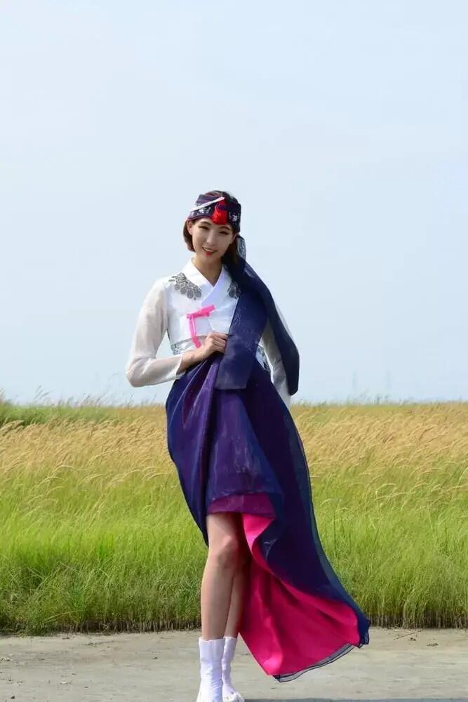 newbie photo JL-Korean.Lady.Undresses-003