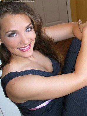 amateur pic Reese - American smile