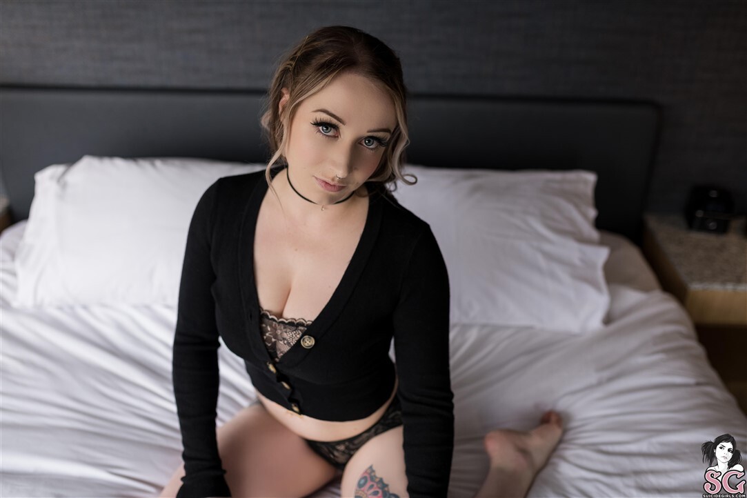 amateur photo 1000161282