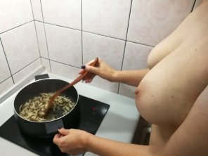 foto amateur Women belong in the kitchen? But it is too hot here! [OC]