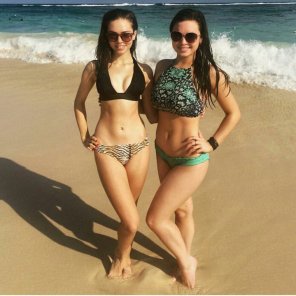 amateur pic Sisters at the beach