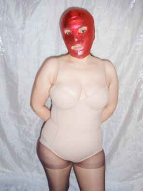 amateur pic Lady in mask ( Laura Bs )
