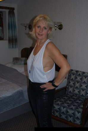 zdjęcie amatorskie amateur blonde mom milf granny lingerie big tits