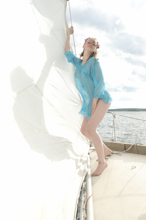 amateur pic stunning_girl-on-a-yacht_vega_high_0066