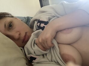 foto amateur Wake up to a face full of titties :)