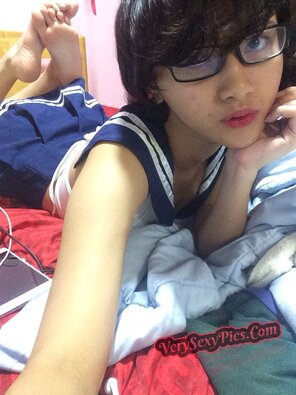 Nude Amateur Pics - Nerdy Asian Teen Striptease11