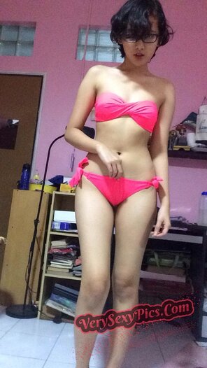foto amatoriale Nude Amateur Pics - Nerdy Asian Teen Striptease68