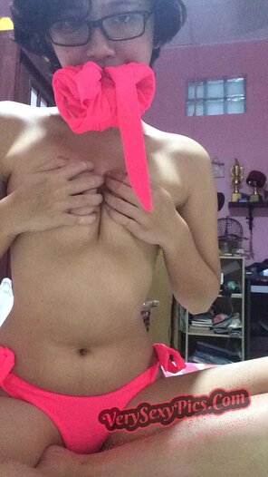 foto amatoriale Nude Amateur Pics - Nerdy Asian Teen Striptease85