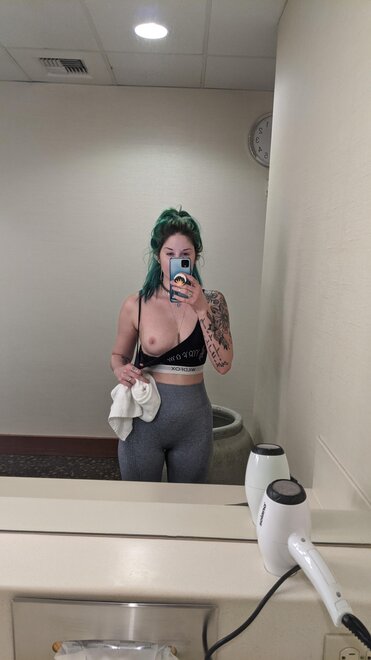 [OC] [F] Gotta take pics at the gym right?