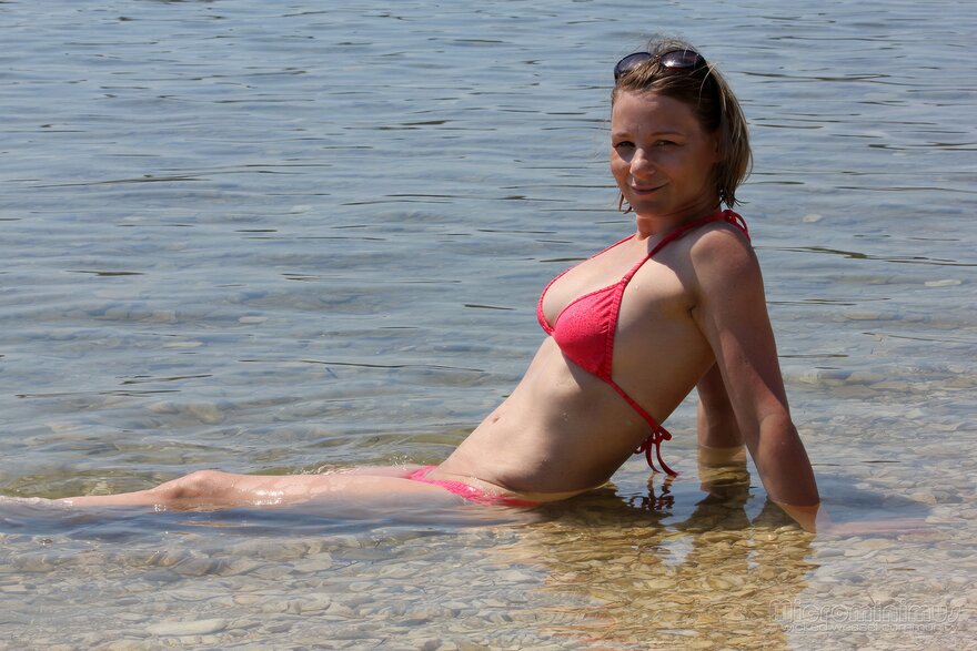 SexyBikini-003-topaz-faceai-enhance-2.8x