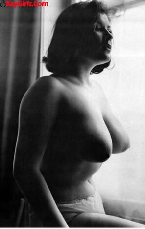 amateur pic Vintage Big Tits (69 Nude Photos) (60)-ink