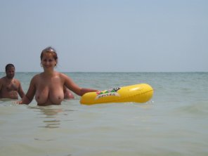 amateurfoto I don't think she'll have any issues floating
