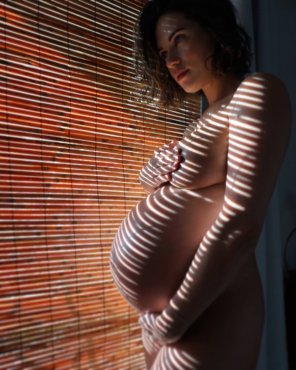 amateur photo Lyndsy Fonseca 9 Months Pregnant