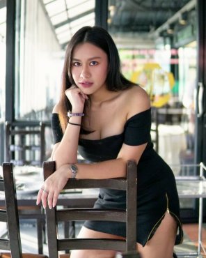 アマチュア写真 I really want to fuck my Asian co-worker, what do you think about her?