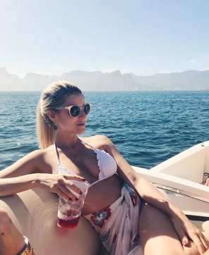 foto amadora Vacation Sun tanning Boating Beauty Leg 