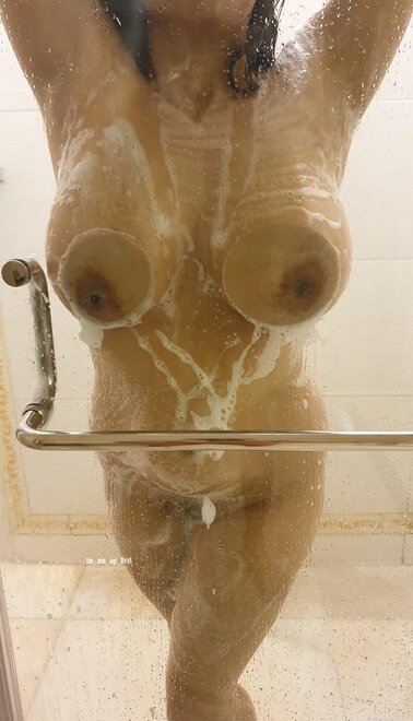 Bathroom nudes to drive away your Monday blues# 4