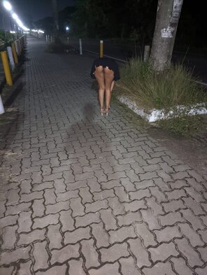 foto amatoriale how we like going on night walks ;) ❤️ 2