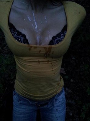 zdjęcie amatorskie Covered her shirt and bra outside