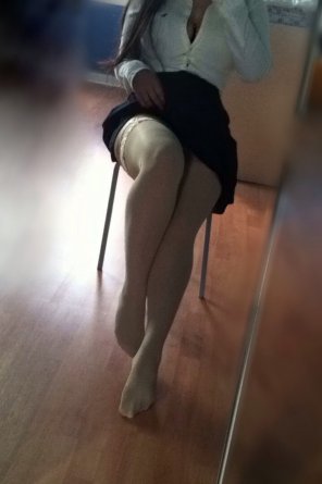 foto amadora [Self] Just a hint of thigh highs ;)