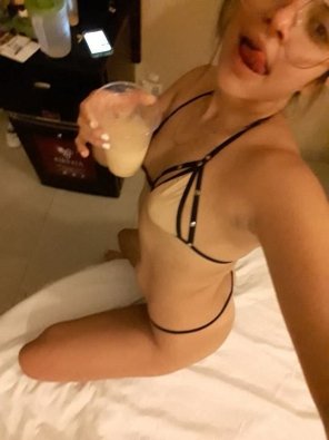 amateur-Foto Never been so wild before... these drinks are making me so horny now ! ðŸ˜ˆ