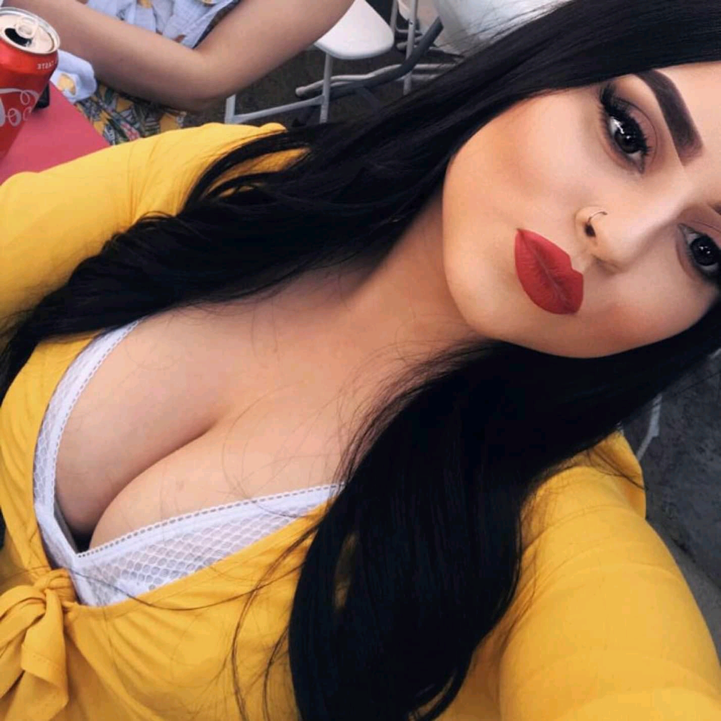 Yellow Lipstick Porn - Yellow Dress Porn Pic - EPORNER