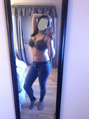 foto amateur Trying on a new bra :P [28F]
