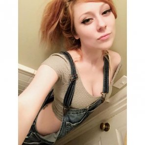 photo amateur Cleavage In Overalls