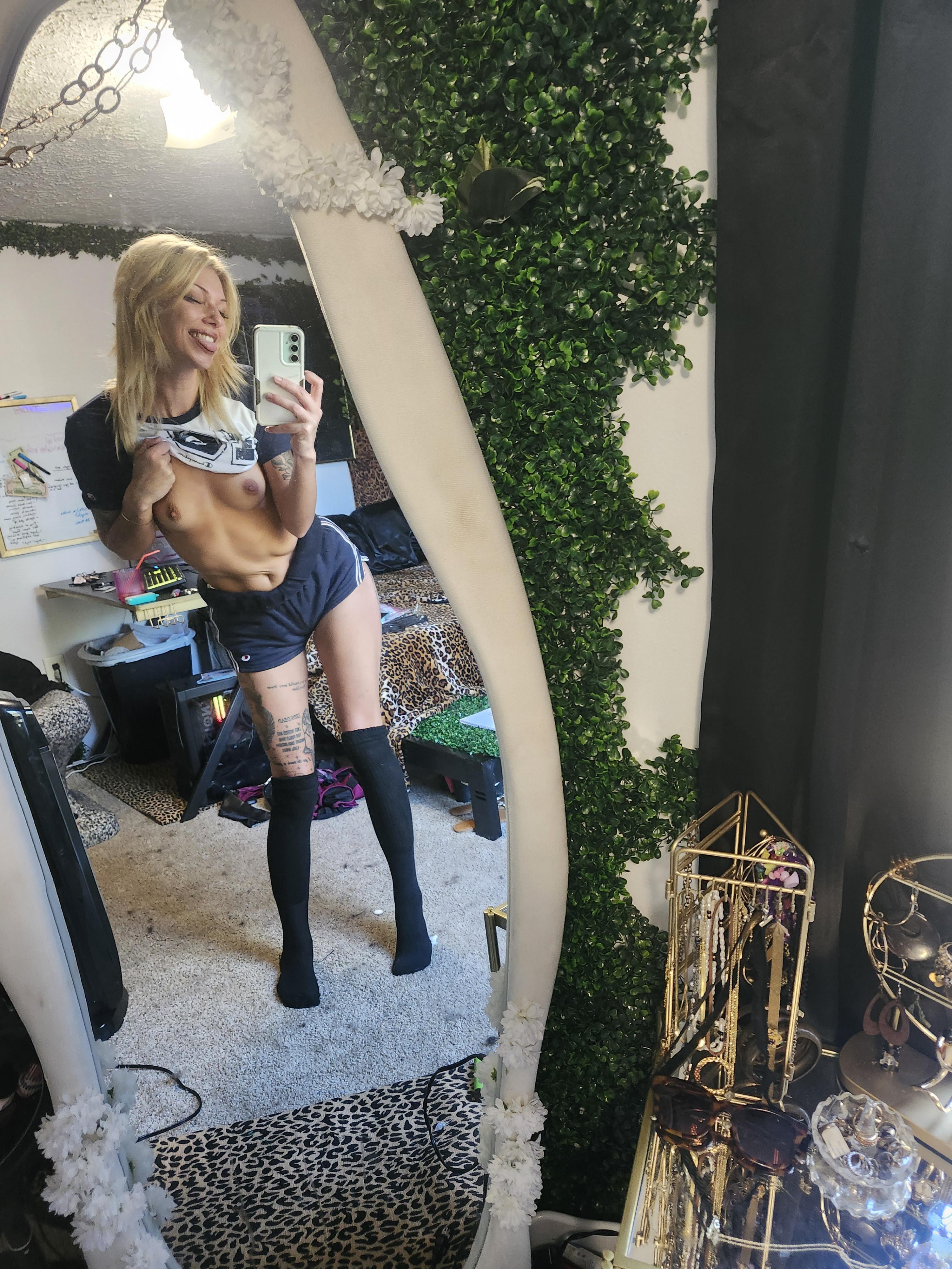 amateur photo Nudes in knee highs