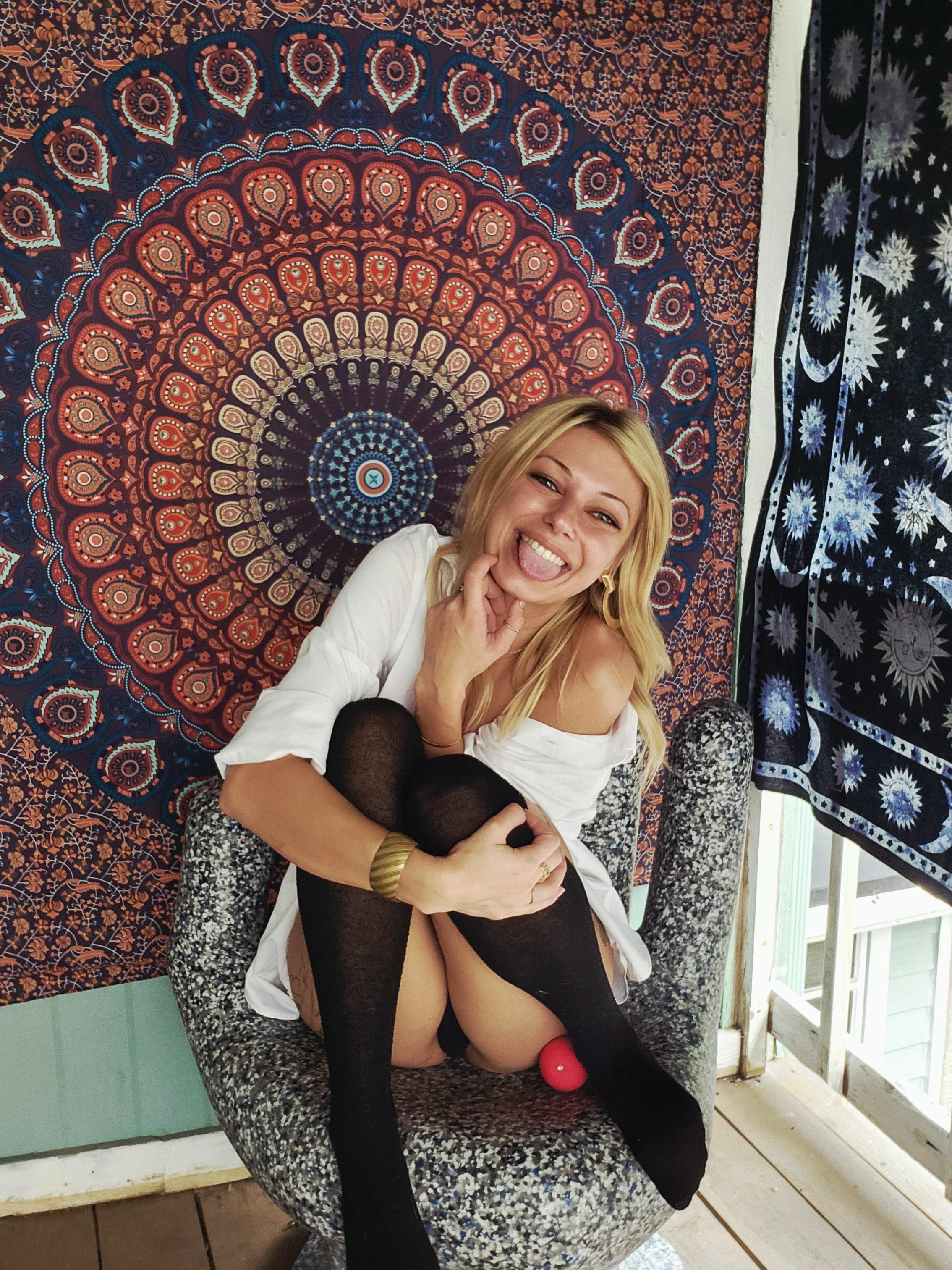 amateur photo Would you cheat on your wife with me