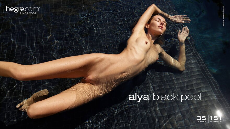 alya-black-pool-board