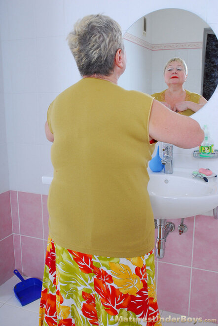 Mature fatty assaulted in the bathroom_0002