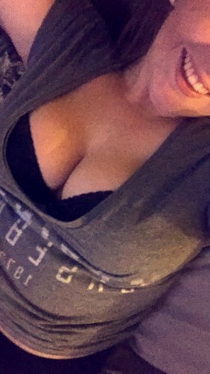 amateur-Foto Clothed.. Is that okay? Should I take it off? ;) snap: urfavstonergirl