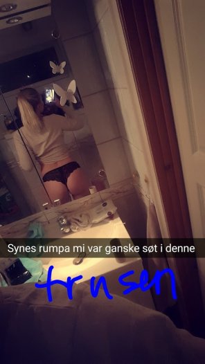 foto amadora "My butt looks cute in these panties"