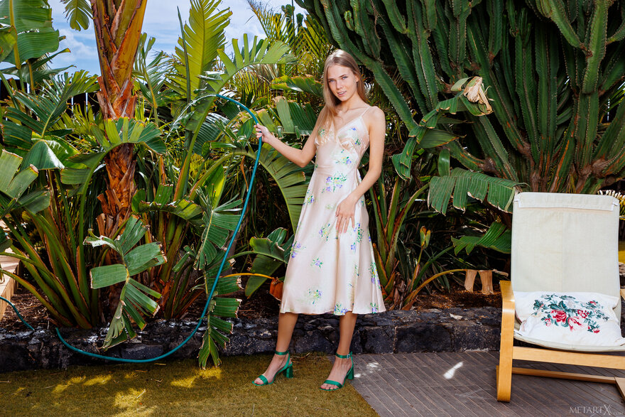 MetArtX_Lovely-Gardener-1_Luise_high_0007