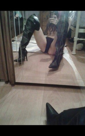 アマチュア写真 These boots were made for walking that's just what they'll do, one of these days these boots are gonna walk all over you........instagram: salem_swamp