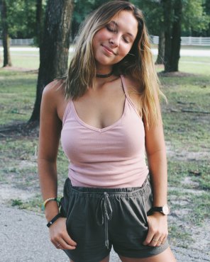 amateur photo Pretty girl in shorts