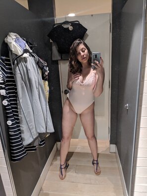 foto amateur [F] enjoying myself in the changing room