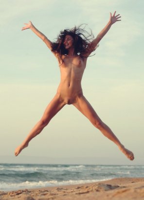 zdjęcie amatorskie People in nature Jumping Fun Happy Leg 