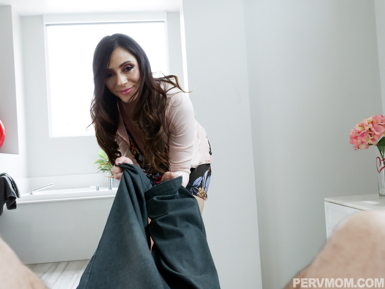 amateur photo 82722426_pervmom_ariella_ferrera_210