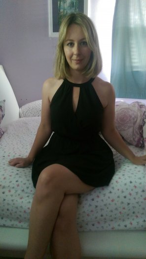 photo amateur Black Dress, Purple Room