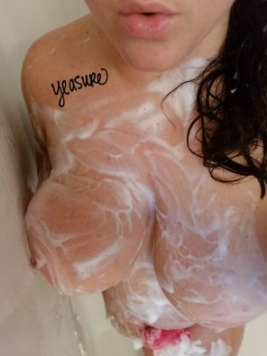 amateur photo Masterbation: Put loofah in pussy and rub nips on cold bathroom wall ðŸ˜