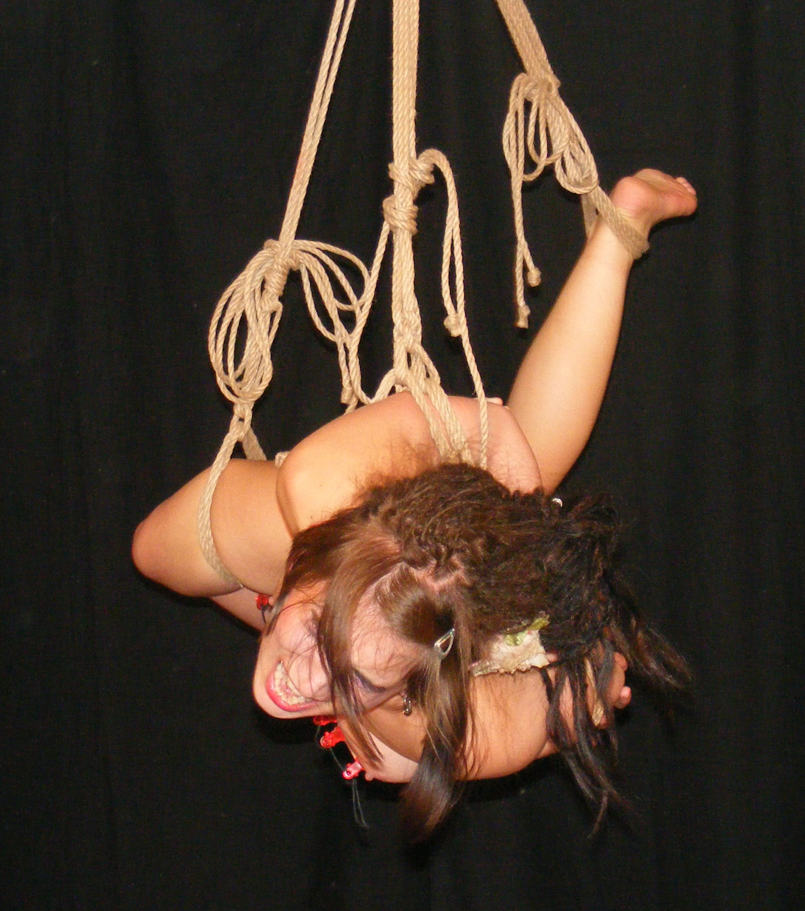 Aerialist Performance Acrobatics Static trapeze Circus Porn Pic - EPORNER