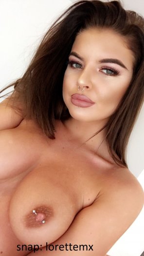 foto amatoriale Would you jam your cock up my titties??.. upvote if u would!.. really wanna know!... snap: lorettemx