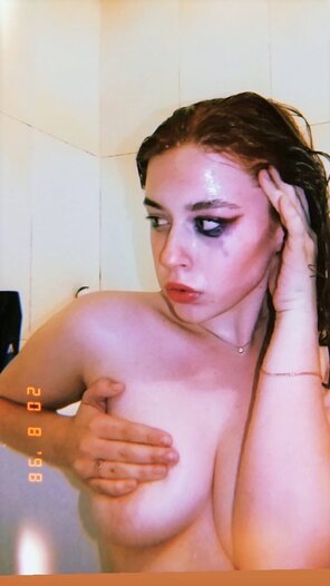 amateur-Foto Cute VSCO Girl Accidently Shares Her Body To The World