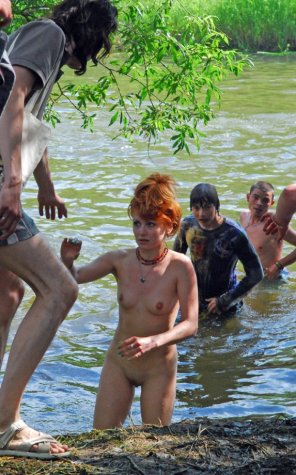 foto amatoriale Naked Russian red head at a music festival