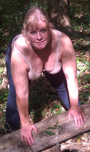 amateur pic Milf Jeannette in the woods